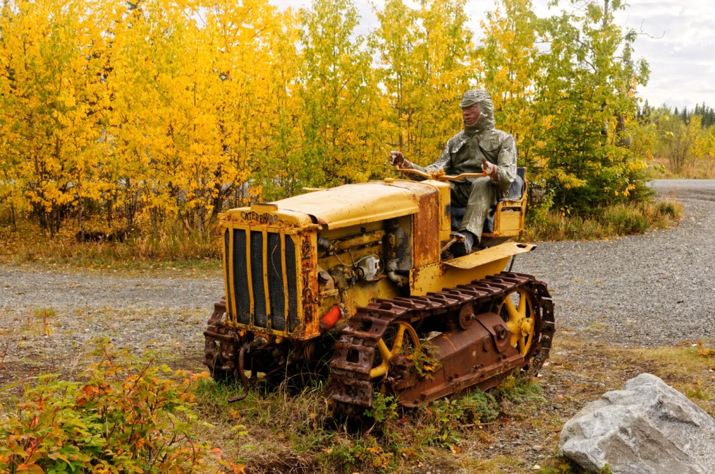 Engin de construction de la route Yukon-Alaska